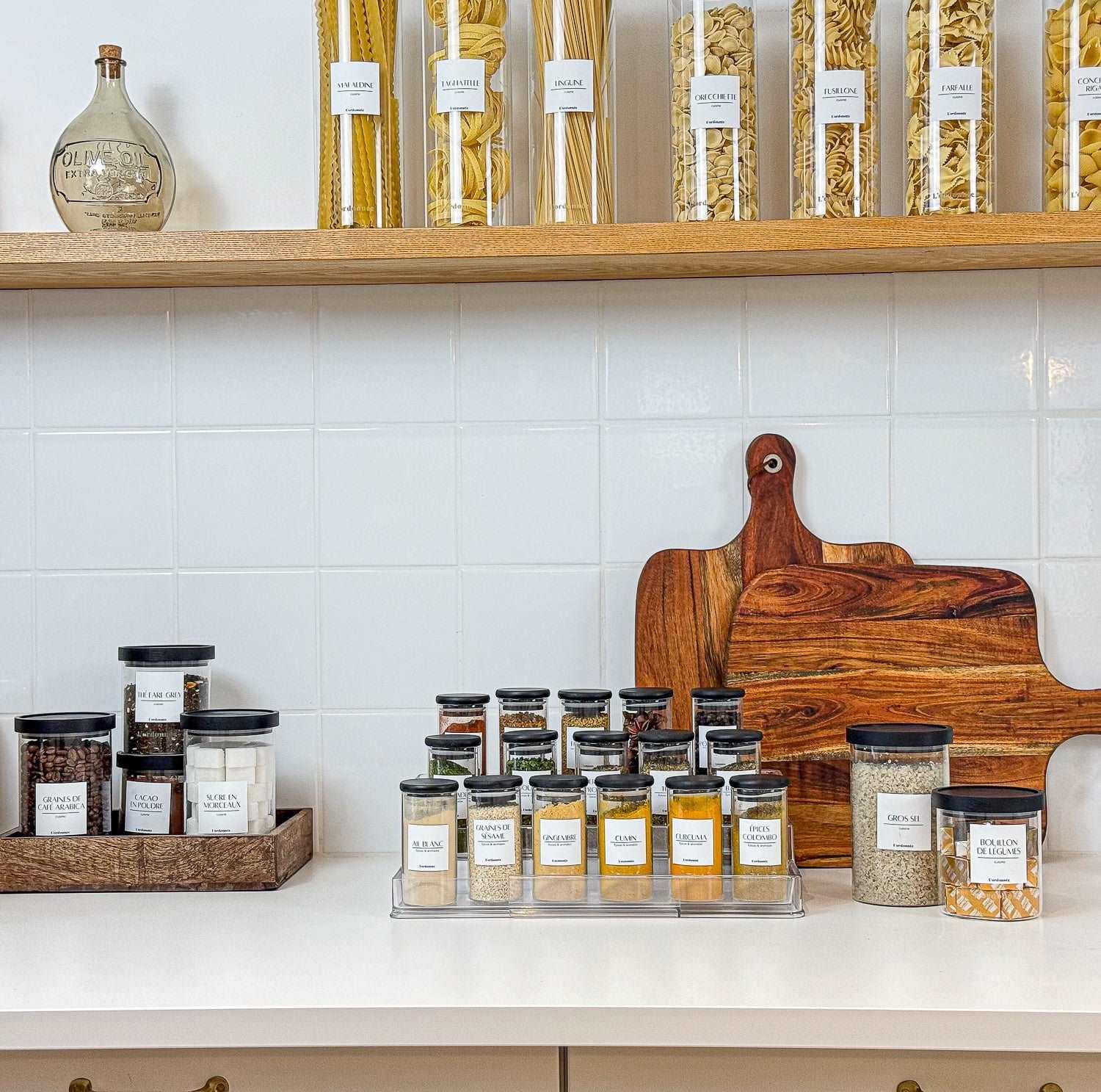Pot à épices en verre avec couvercle en bois d’hêtre noir 200 ml - L'ordonnée